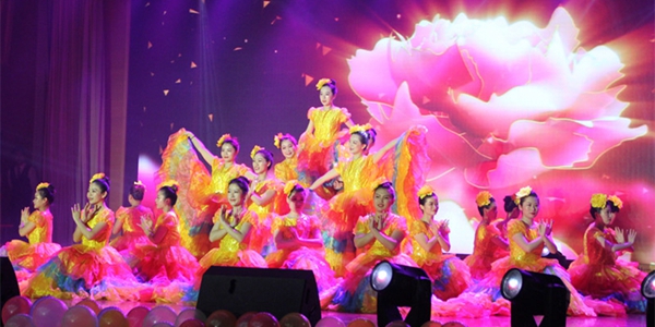 1-02、房地產(chǎn)公司、物業(yè)公司開場(chǎng)舞《春海》 (2).jpg